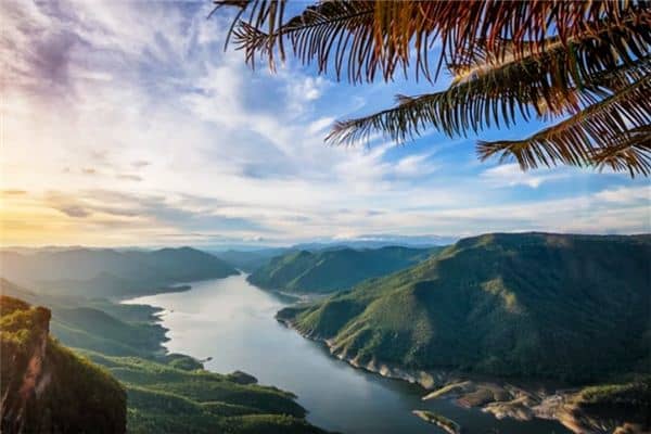 梦见一条大河是什么意思 梦见一条大河是什么意思