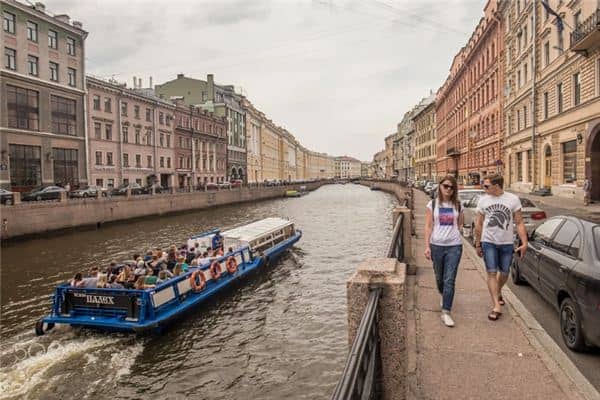 梦见在河边走是什么意思 梦见在河边走是什么意思