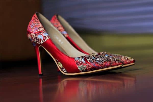 梦见火烧鞋子是什么意思 梦见火烧鞋子是什么意思