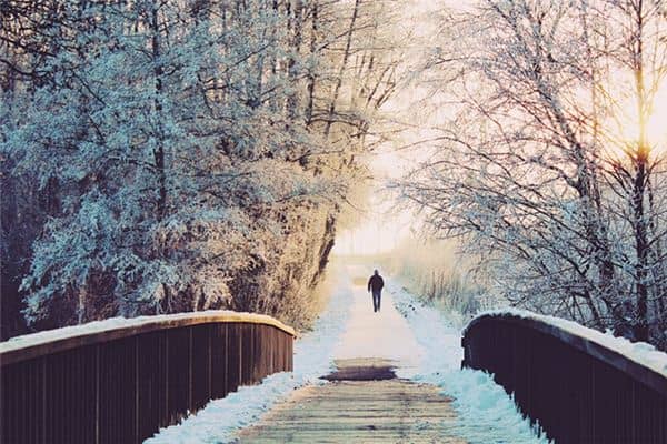 梦见路上有冰是什么意思 梦见路上有冰是什么意思