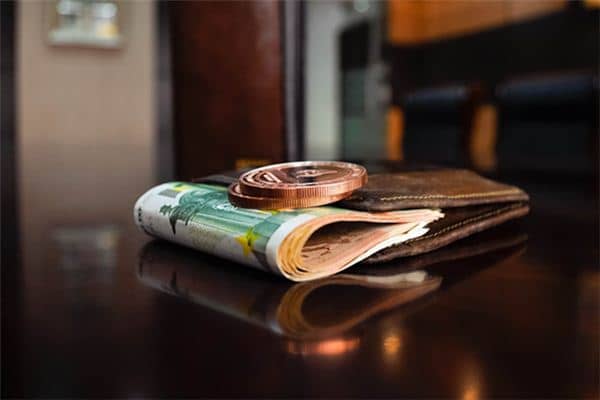 梦见捡钱包里面有钱 梦见捡钱包里面有钱