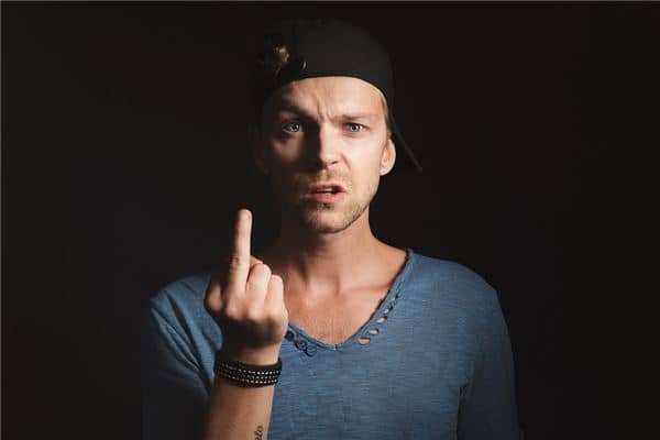 梦见被人调戏是什么意思 梦见被人调戏是什么意思