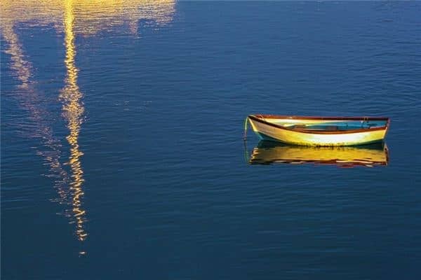 梦见顺水漂流是什么意思 梦见顺水漂流是什么意思