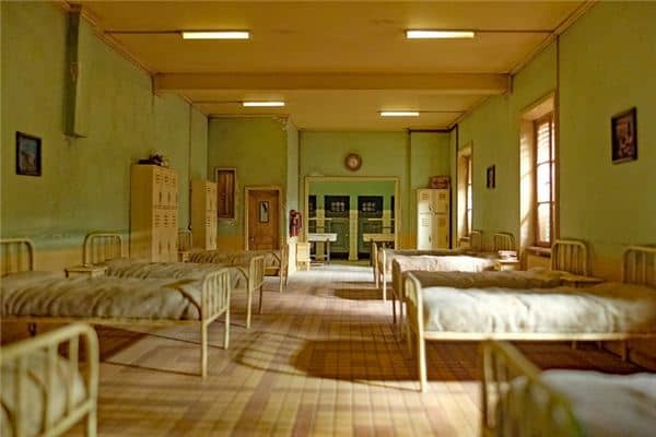 梦见集体宿舍的床铺 梦见集体宿舍的床铺