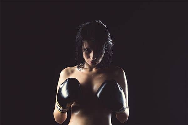 梦见媳妇袒胸是什么意思 梦见媳妇袒胸是什么意思