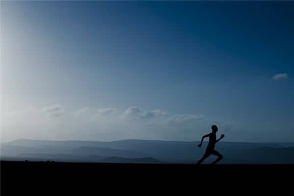 梦见跑的飞快是什么意思 梦见跑的飞快是什么意思