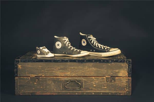 梦见好多旧鞋是什么意思 梦见好多旧鞋是什么意思