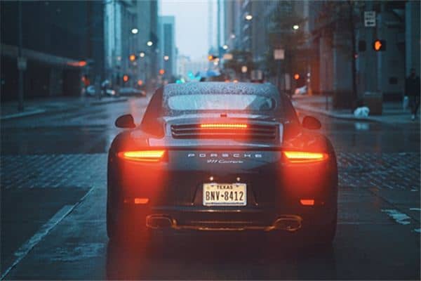 梦见车顶漏水是什么意思 梦见车顶漏水是什么意思