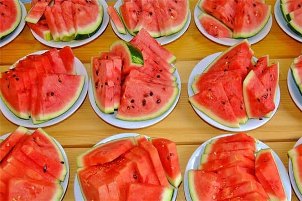 梦见西瓜切开红红的