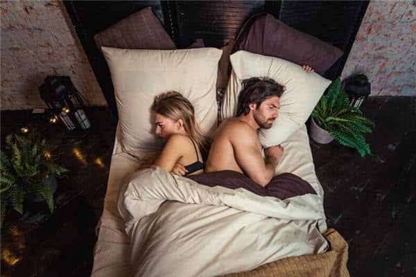 梦见男女裸睡是什么意思 梦见男女裸睡是什么意思