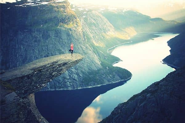 梦见妈妈从高处摔下来 梦见妈妈从高处摔下来