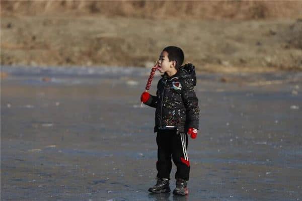 梦见吃糖葫芦是什么意思 梦见吃糖葫芦是什么意思