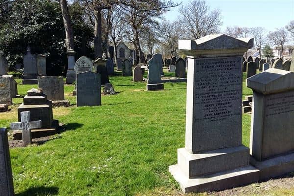 梦见我找坟地是什么意思 梦见我找坟地是什么意思