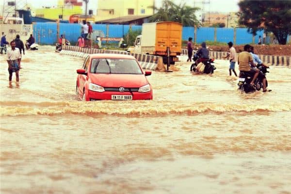 梦见车开到水里去了 梦见车开到水里去了