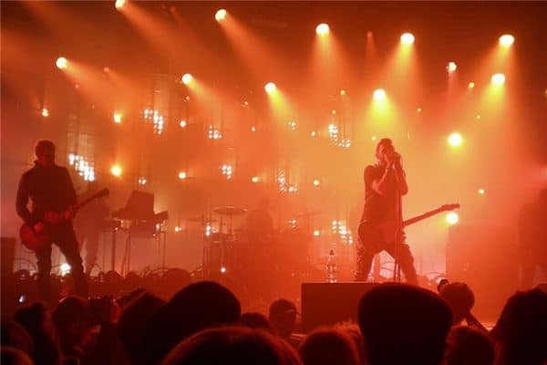 梦见上台表演是什么意思 梦见上台表演是什么意思