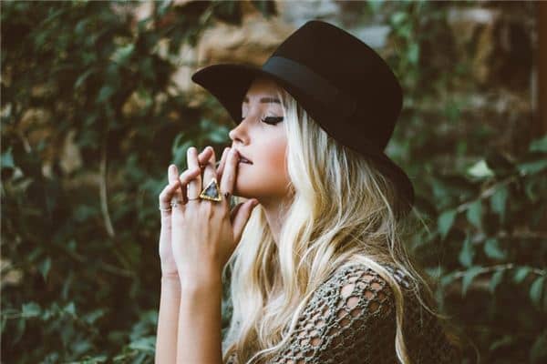 梦见长白头发是什么意思 梦见长白头发是什么意思