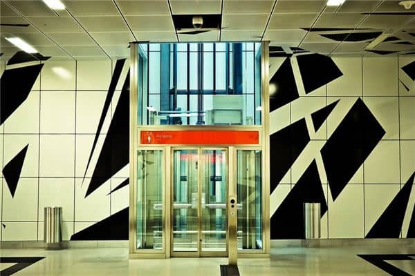 梦见电梯坠落有惊无险 梦见电梯坠落有惊无险