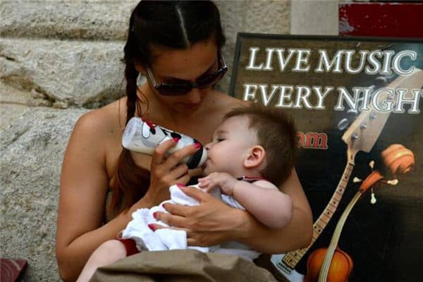 梦见小孩吃自己的奶 梦见小孩吃自己的奶