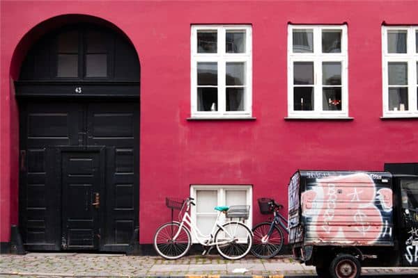 梦见黑色的门是什么意思 梦见黑色的门是什么意思