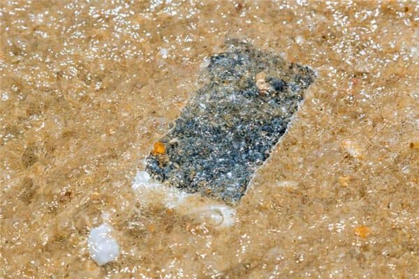 梦见手机掉水里 梦见手机掉水里