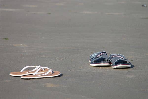 梦见两双拖鞋是什么意思 梦见两双拖鞋是什么意思