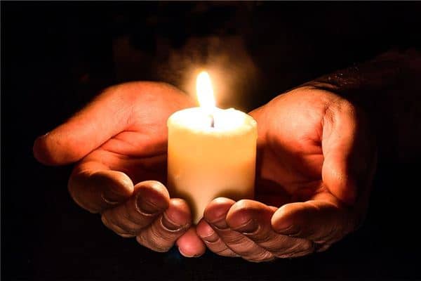 梦见蜡烛熄灭是什么意思 梦见蜡烛熄灭是什么意思