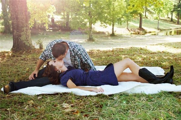 梦见帅哥亲我是什么意思 梦见帅哥亲我是什么意思