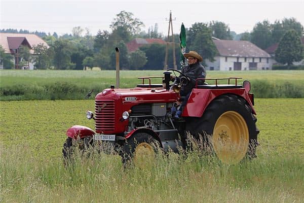 梦见开拖拉机是什么意思 梦见开拖拉机是什么意思