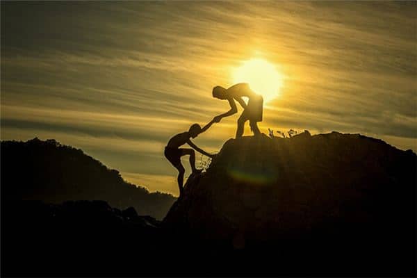 梦见帮助别人是什么预兆 梦见帮助别人是什么预兆