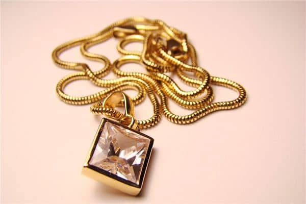 梦见戴金项链是什么意思