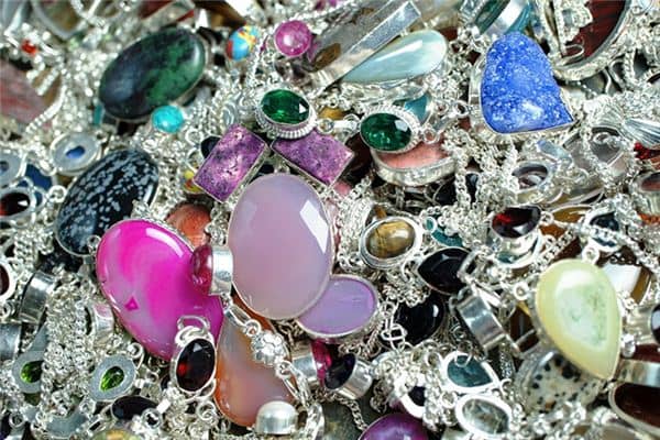 梦见玉石矿石是什么意思 梦见玉石矿石是什么意思