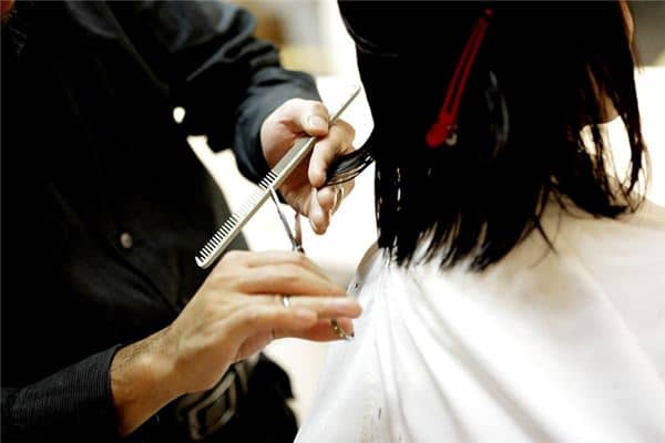 梦见给剪头发是什么意思