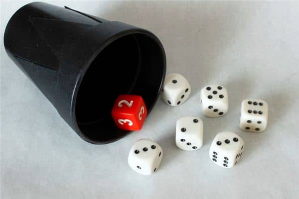 梦见赌博被抓是什么意思 梦见赌博被抓是什么意思