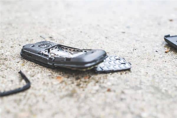 梦见手机断了是什么意思 梦见手机断了是什么意思