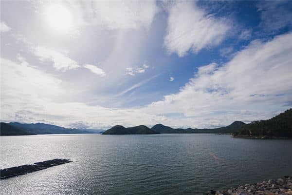 梦见水漫坝梯是什么意思 梦见水漫坝梯是什么意思