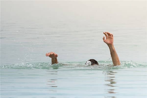 梦见跳水自杀是什么意思 梦见跳水自杀是什么意思