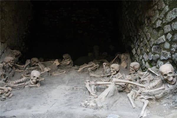 梦见死人骨架是什么意思 梦见死人骨架是什么意思