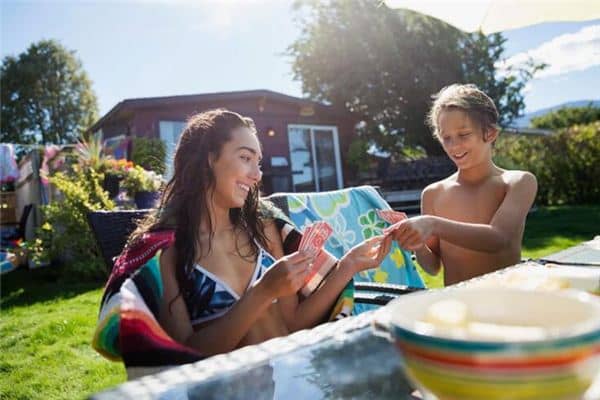 梦见打扑克牌是什么意思 梦见打扑克牌是什么意思