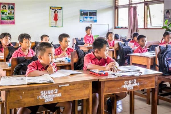 梦见小学同学是什么意思 梦见小学同学是什么意思