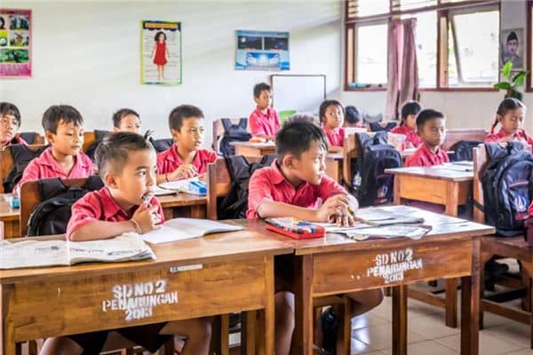 梦见小学同学女的 梦见小学同学女的