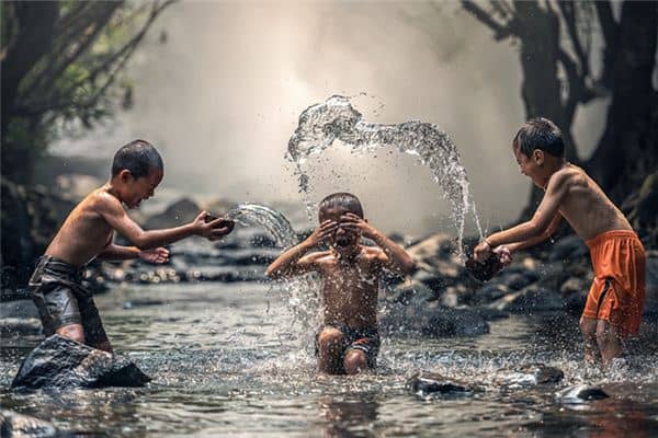 梦见裸身洗澡是什么意思 梦见裸身洗澡是什么意思