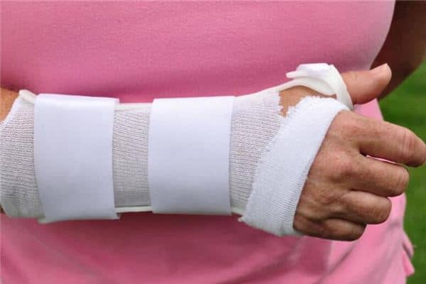 梦见手腕流血是什么意思