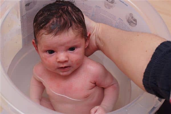 梦见儿子洗澡是什么意思 梦见儿子洗澡是什么意思