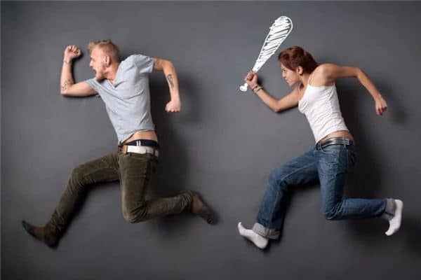 梦见傻子追我是什么意思 梦见傻子追我是什么意思