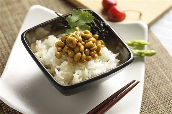 梦见别人吃饭是什么预兆 梦见别人吃饭是什么预兆