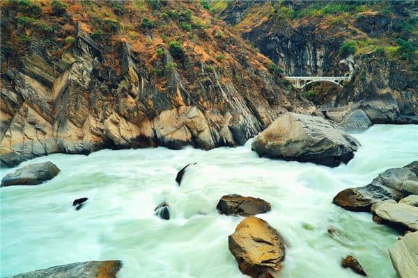 梦见河流湍急是什么意思 梦见河流湍急是什么意思