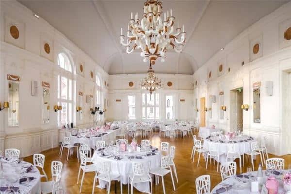 梦见参加婚礼吃喜宴 梦见参加婚礼吃喜宴