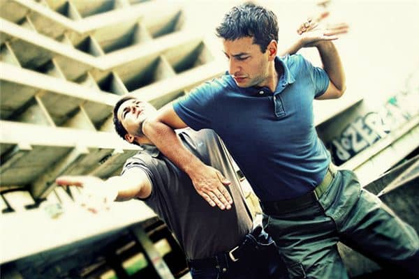 梦见亲人打架是什么意思 梦见亲人打架是什么意思