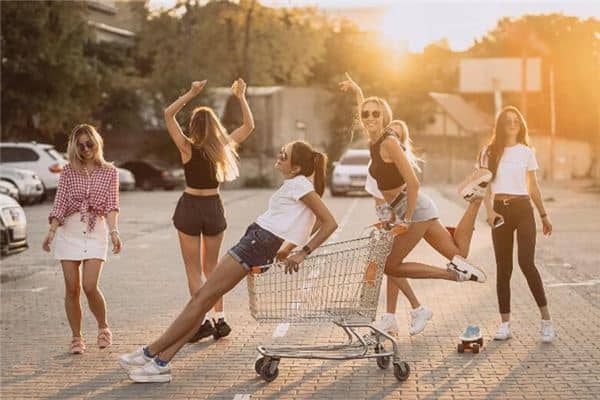 梦见一群女人是什么意思 梦见一群女人是什么意思