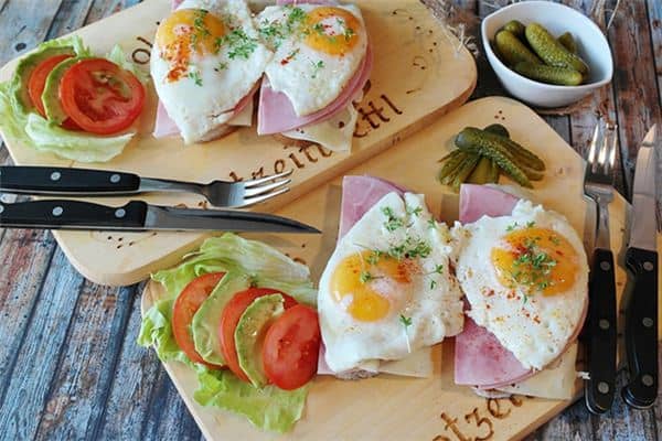 梦见吃荷包蛋是什么意思 梦见吃荷包蛋是什么意思